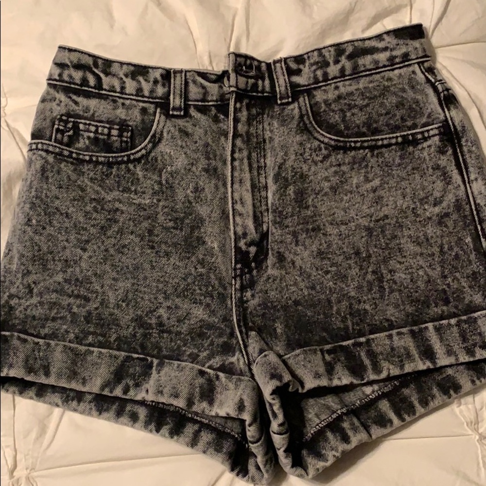 Women’s high-waisted shorts